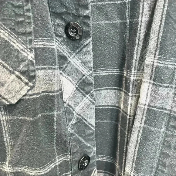 DC men’s black and grey collared button down plaid flannel, size L - Picture 5 of 8